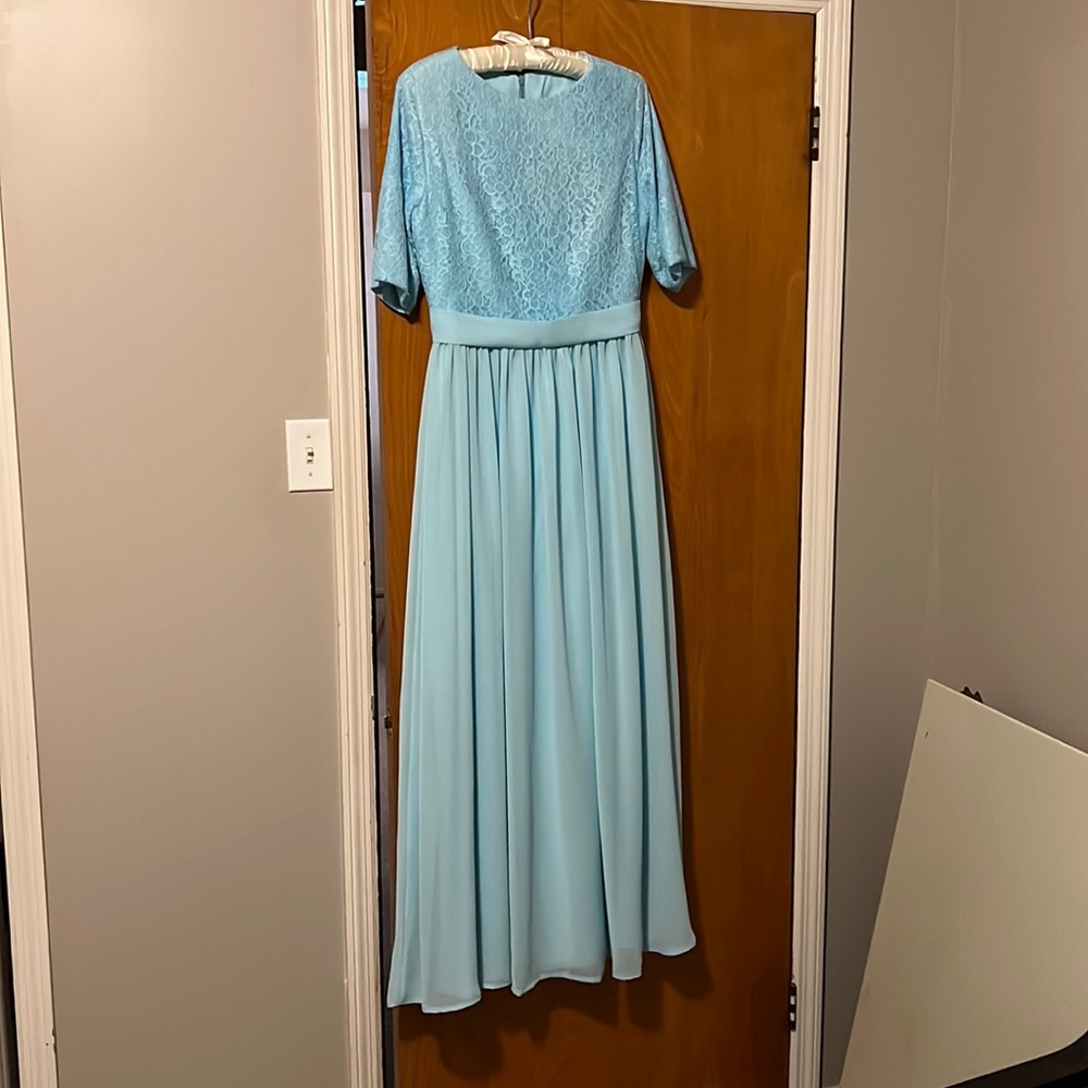 Modest special occasion dress - worn once in a wedding. - Picture 1 of 3